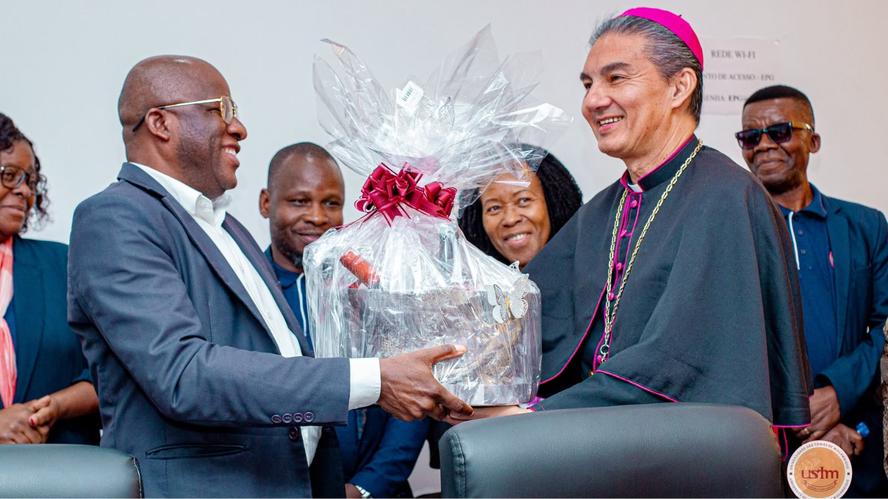 USTM ACOLHE VISITA PASTORAL DE SUA EXCELÊNCIA REVERENDISSIMA DOM JOÃO CARLOS HATOA NUNES